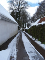 Snowy trackway in Doudeauville