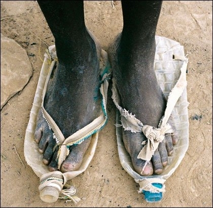 節能減碳穿寶特鞋
