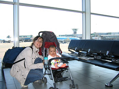 Maman et Julia à l'aéroport d'Amsterdam