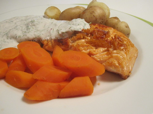 Salmon with yogurt and dill sauce, potatoes, carrots