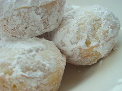 powdered sugar buttermilk cupcakes