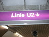 Schild mit Aufschrift U2