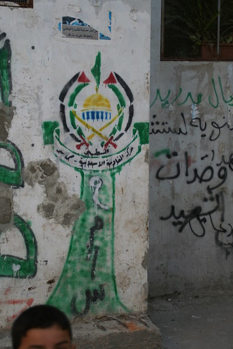 Hamas on the walls in Tulkarem #2 por michaelramallah.