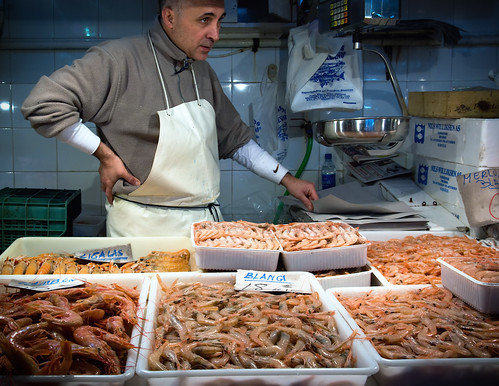 Foto de puesto de mariscos en el mercado del Carmen (Huelva)