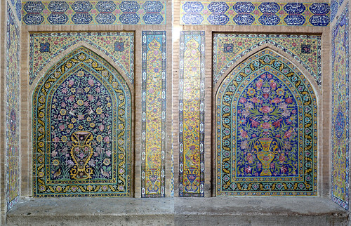 azulejos de la madrasa agha bozorgh de kashan