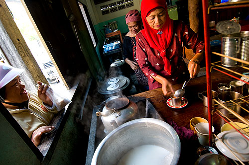 Waiting for tea to go at a Muslim restaurant in Mae Sot