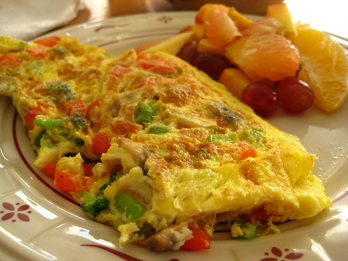 veggie omelet with fruit salad