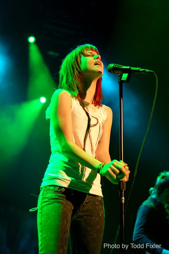 hayley williams paramore live. Hayley Williams of Paramore