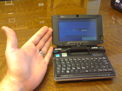 Small Fujitsu Lifebook 810U Laptop
