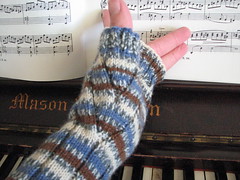Laura's Ribbed Mitts (2)