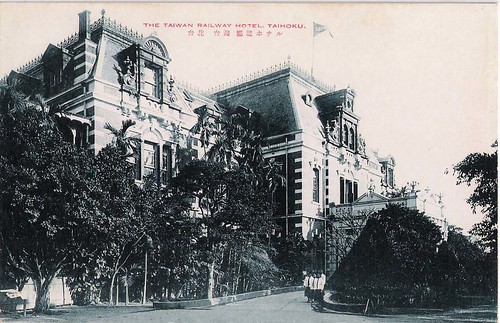 1908年,臺灣鐵道飯店/忠孝引橋下來看到的是這棟經典建築/