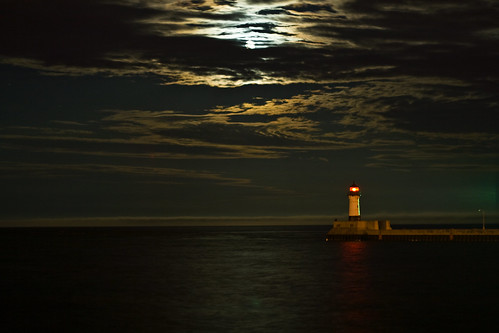 smbrooks_2000님이 촬영한 Duluth lighthouse at night.