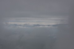 雲間に見える山並み