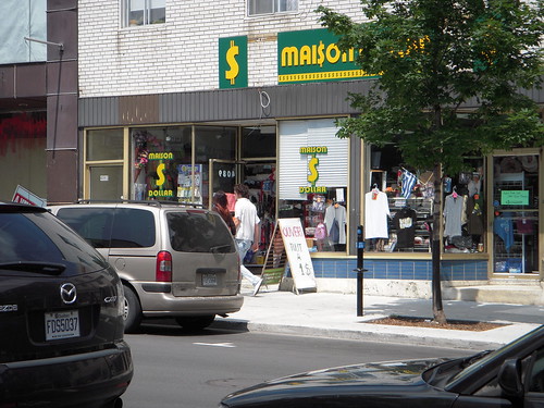 Montreal dollar store