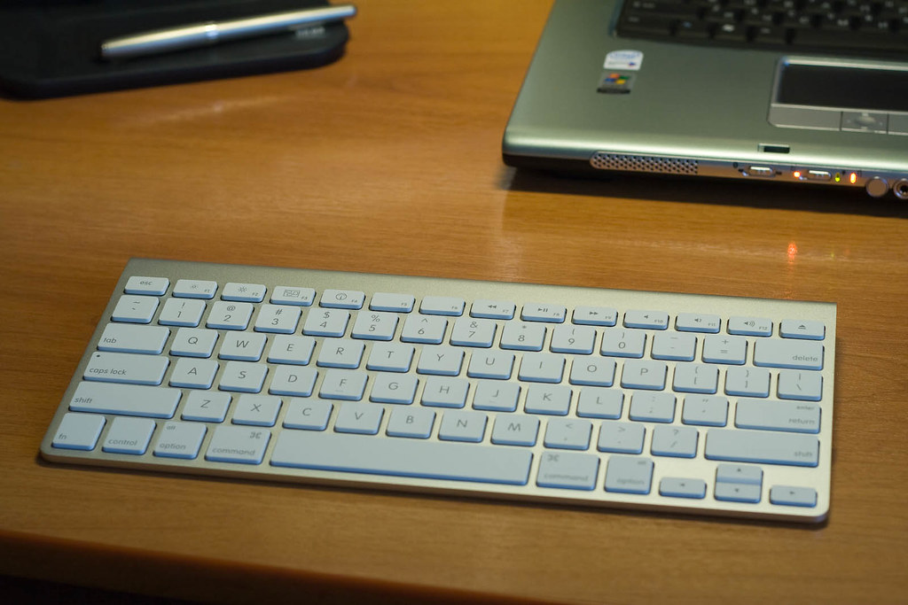 : Apple Wireless Keyboard