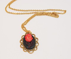 girlio cameo red flower necklace
