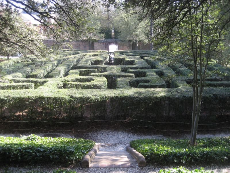 Maze behind the royal palace in Williamsburg