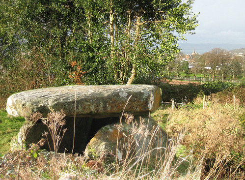 Neolithic tomb Largs 17Jan09