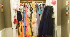 el armario de la vergüenza, con los 27 vestidos