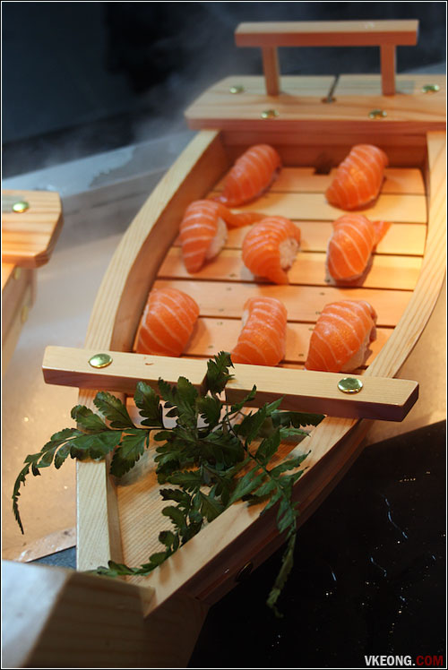 salmon-sushi-boat