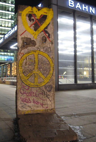 Berlim: Postdamer Platz com pedaço do Muro de Berlim