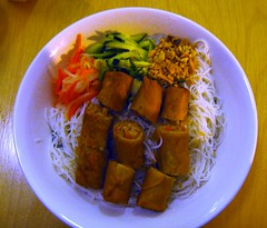 cold vermicelli rice noodles w/ eggrolls