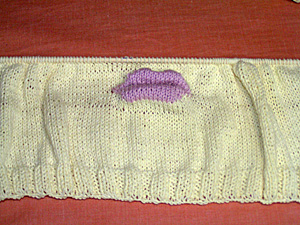 Small pullover with 3D-lips