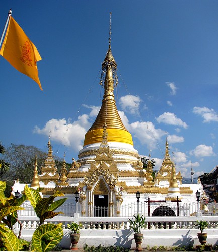 Thailand, Mae Hong Son - Wat Chong Kham por Philip Roeland.