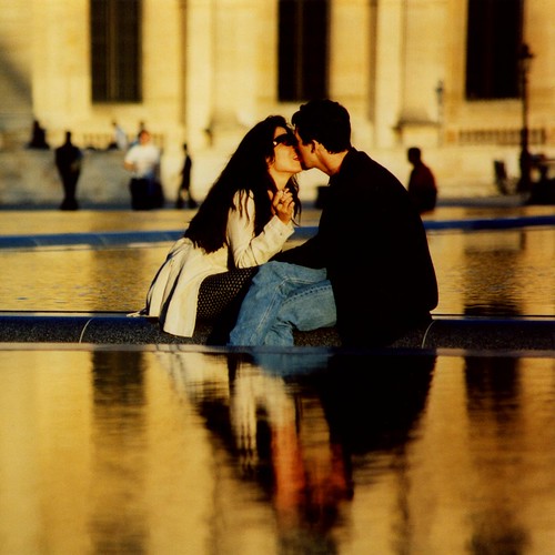 kissing couple images. Louvre - Kissing Couple