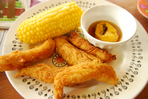 Chicken fingers, corn and maple syrup with mustard