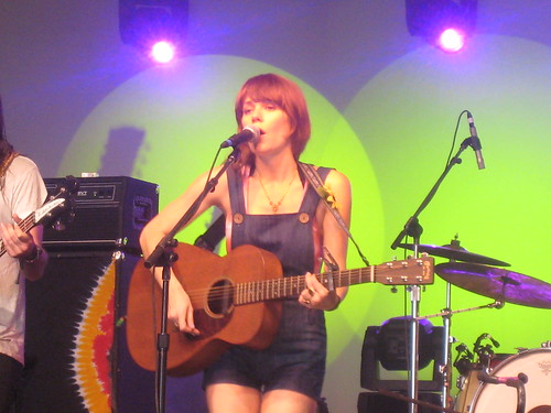 Jenny Lewis & her guitar