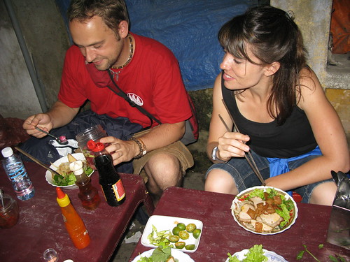 Friends eat street food cau lau, Hoi An, Vietnam