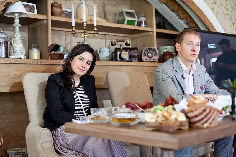 Тина Канделаки и Григорий Гусельников на пресс-завтраке «Вятка-Банка»