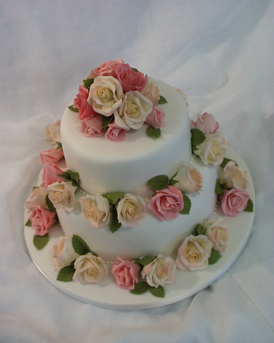 WEdding cake with pink and cream roses a photo on Flickriver