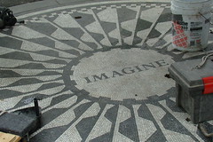 中央公園-John Lennon被刺殺的地點。不巧的是，剛好碰上維修日