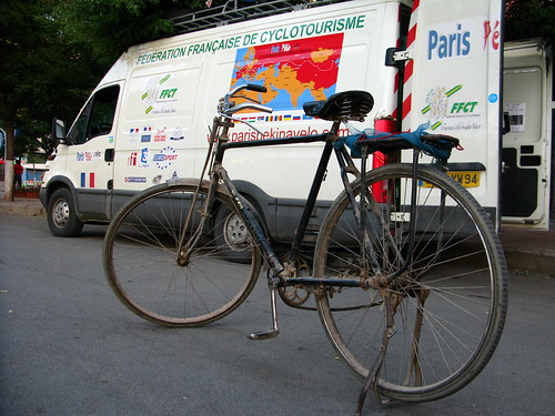 Paris to Peking 100 member cycle tour (Gaotai, Gansu Province, China)