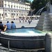 Mau si rinfresca in Piazza del Popolo