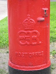 S12 Edward VIII postbox insignia