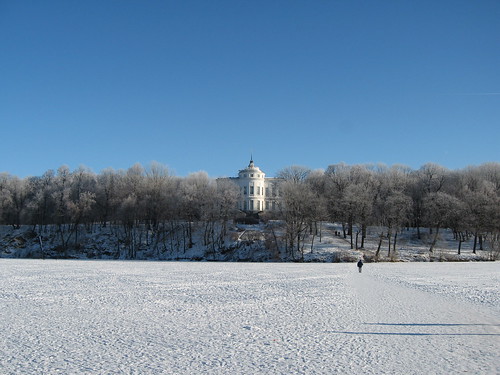 Bogoroditsk, Vid na Dvorets Bobrinskyh cherez Prud ©  Grigory Gusev