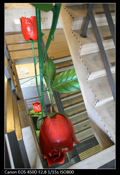 樓梯間的巨型玫瑰
