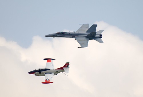 Airplane picture - Navy Legacy Flight - F/A-18C Hornet and T-2 Buckeye