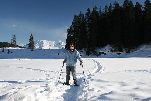 Snowshoe Walking (by niklausberger)