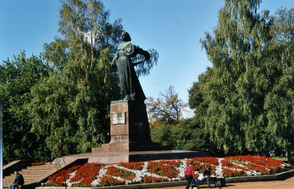 :  Mother Russia, Kaliningrad 2003