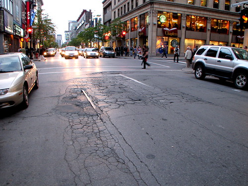 Ste-Catherine's reappearing tramway tracks