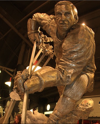 ted_lindsay_statue