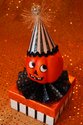 Vintage-inspired Halloween Pumpkin box + tutorial