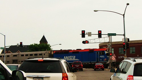 Eastbound Metra local commuter train.  Arlington Heights Illinois USA. June 2011. by Eddie from Chicago