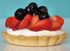 strawberry tartlet with white chocolate cream 3885