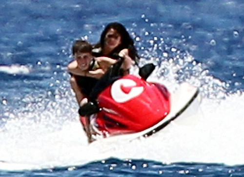 justin bieber and selena gomez at the beach hawaii. Justin Bieber And Selena Gomez