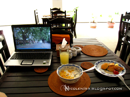 blogging at breakfast in cambodia